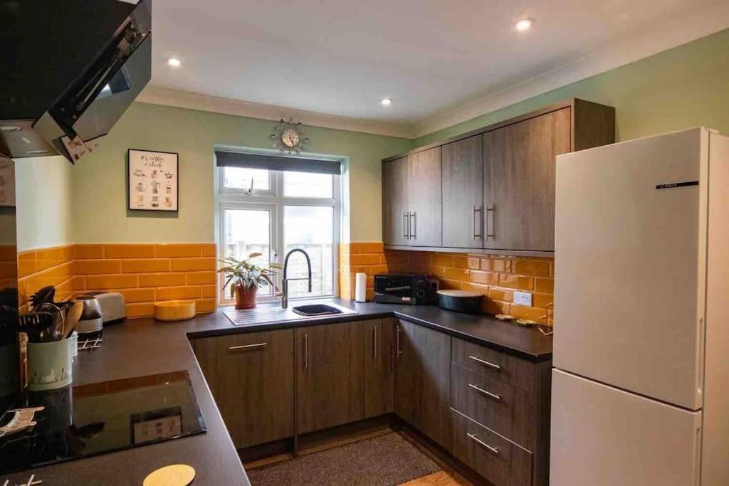 1 Bedroom Self Contained Apartment In Christchurch Winkton Exterior photo