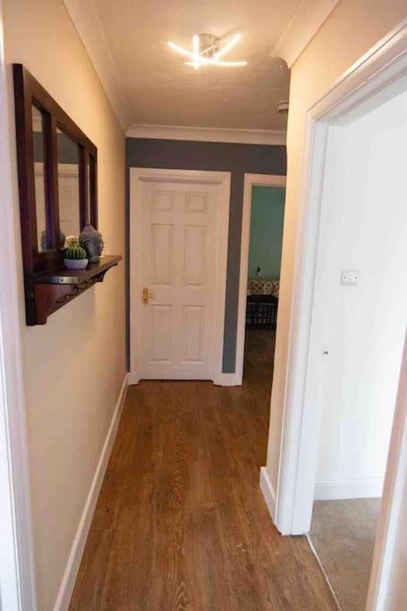 1 Bedroom Self Contained Apartment In Christchurch Winkton Exterior photo